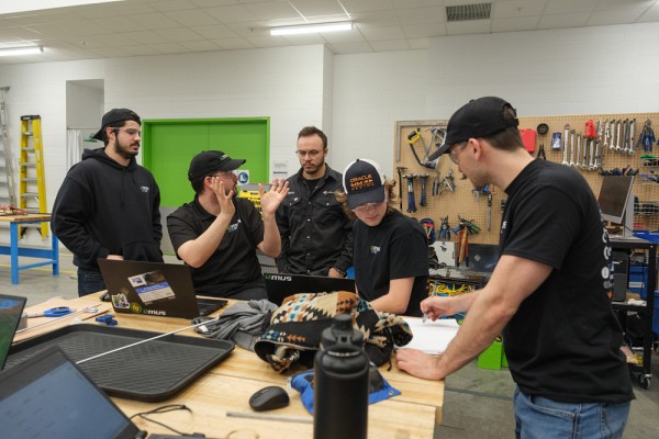 L'&eacute;quipe gagnante, EMUS Solution Crew