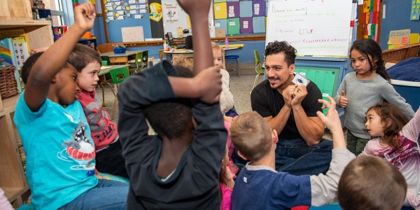 L'&eacute;ducation inclusive propose d'embl&eacute;e des situations d'apprentissage riches qui comportent des choix, des m&eacute;thodes et des modalit&eacute;s en fonction des int&eacute;r&ecirc;ts des &eacute;l&egrave;ves.