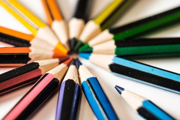 Vaut mieux &ecirc;tre pr&eacute;cis avec un enfant pour introduire la notion de diversit&eacute;. Les m&eacute;taphores ne fonctionnent pas, puisqu'il est incapable de faire un lien, par exemple, entre diff&eacute;rents crayons d'une boite et diff&eacute;rentes personnes dans la soci&eacute;t&eacute;.