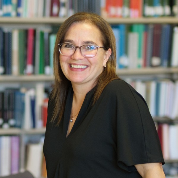 Marie-Pier Luneau est professeure au D&eacute;partement des arts, langues et litt&eacute;ratures &agrave; la Facult&eacute; des lettres et sciences humaines. Elle est &eacute;lue membre de l&rsquo;Acad&eacute;mie&nbsp;des arts, des lettres et des sciences humaines de la Soci&eacute;t&eacute; royale du Canada.