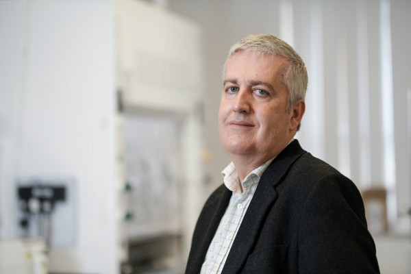 Le professeur J&eacute;r&ocirc;me Claverie est directeur du D&eacute;partement de chimie &agrave; la Facult&eacute; des sciences.