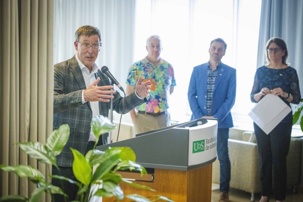 Pr Jean-Pierre Perreault, recteur de l&rsquo;Universit&eacute; de Sherbrooke