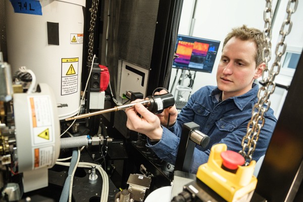 Le professionnel de recherche Fr&eacute;d&eacute;ric Voisard accueillera les diff&eacute;rentes demandes de formation et d'utilisation de l'&eacute;quipement, que ce soit de la part de la communaut&eacute; de recherche ou de partenaires industriels.