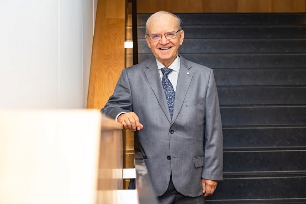 En 2023, Jean Desclos c&eacute;l&egrave;bre &agrave; la fois les 80 ans d'une vie empreinte de g&eacute;n&eacute;rosit&eacute; et d'humanisme ainsi que ses 57 ans de sacerdoce.