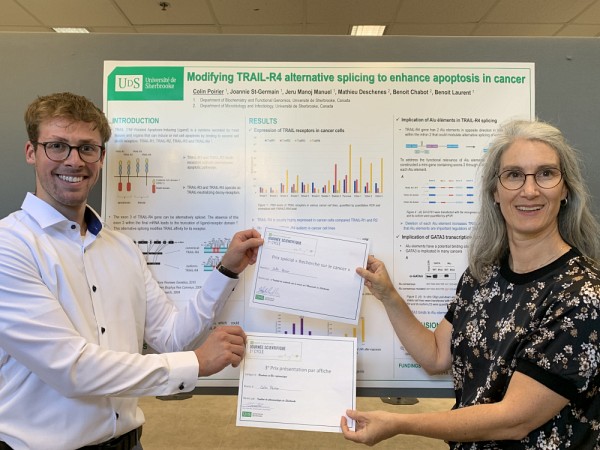 Colin Poirier, en compagnie de Marie-Claude Routhier, coordonnatrice du baccalaur&eacute;at en biochimie de la sant&eacute;