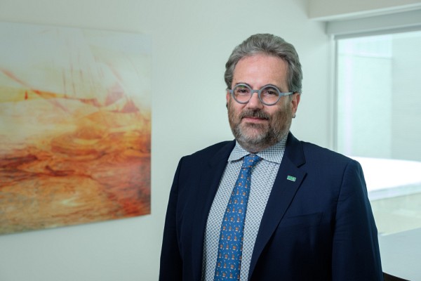 Professeur Vincent Aimez, vice-recteur &agrave; la valorisation et aux partenariats