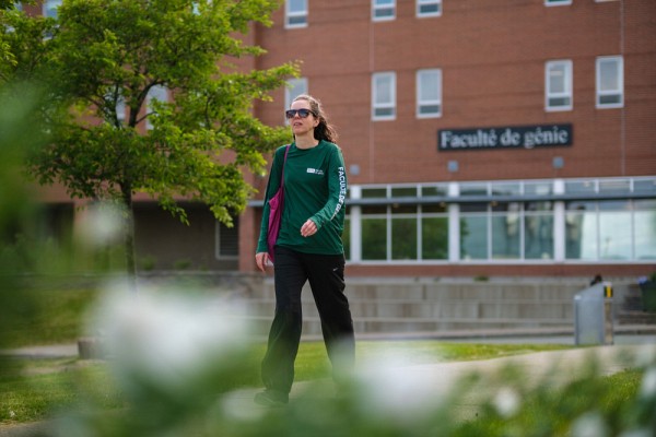 Audrey Boucher-Genesse marche les 4 kilom&egrave;tres qui la s&eacute;parent de la maison au travail.