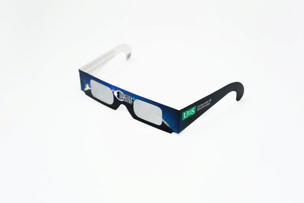 Si le filtre en mylar des lunettes n'est pas endommag&eacute;, il est possible de les conserver en vue de prochains ph&eacute;nom&egrave;nes solaires, ou alors de les r&eacute;cup&eacute;rer en les d&eacute;posant dans des bacs dans les biblioth&egrave;ques de l'UdeS.