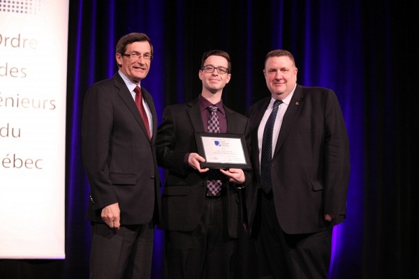Marc-Antoine re&ccedil;oit la bourse des &eacute;tudes sup&eacute;rieures 2016 lors de la Soir&eacute;e reconnaissance de l'OIQ.
