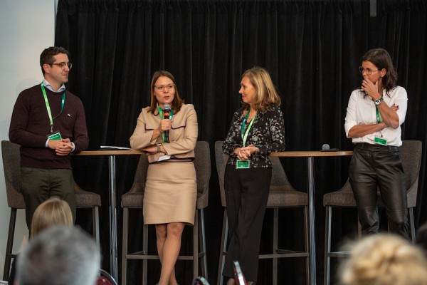 Madame Leroux partage la copr&eacute;sidence d'honneur avec Matthew Cassar, Cofondateur et cochef de la direction chez Sherweb, Karinne Bouchard, administratrice de soci&eacute;t&eacute;s et membre du conseil d&rsquo;administration d&rsquo;Alimentation Couche-tard et Julie Godin, copr&eacute;sidente du conseil, vice-pr&eacute;sidente ex&eacute;cutive, Planification et d&eacute;veloppement strat&eacute;gique de CGI.
