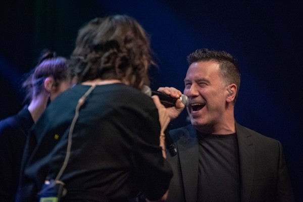 St&eacute;phanie B&eacute;dard et Paul Purcell ont interpr&eacute; la pi&egrave;ce&nbsp;Thunderstruck d&rsquo;ACDC au grand plaisir de monsieur Marcoux.