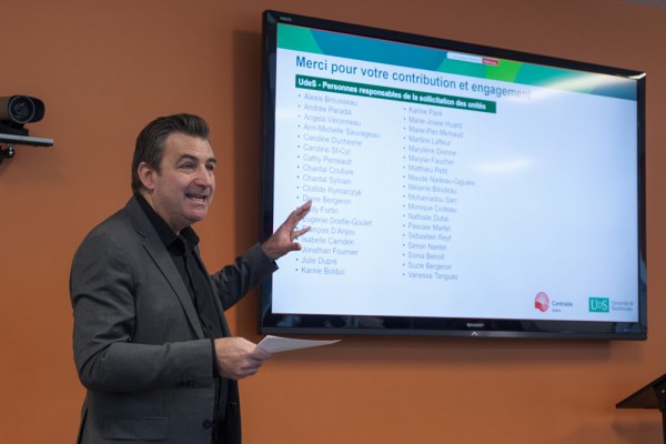 Charles Vincent, directeur g&eacute;n&eacute;ral du Service mobilit&eacute;, s&eacute;curit&eacute; et pr&eacute;vention, et pr&eacute;sident de la campagne Centraide&nbsp;2025 de l&rsquo;UdeS.