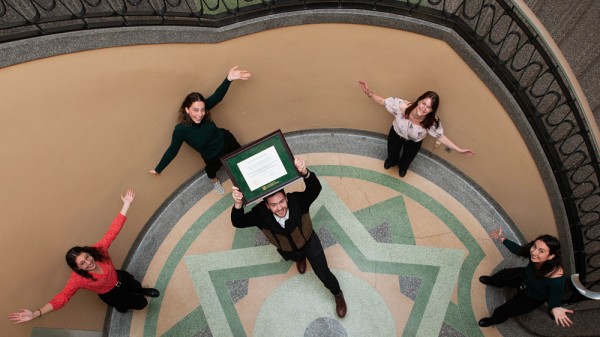 Des membres de l'ex&eacute;cutif de l'AEPSUS, laur&eacute;ats du prix Dynamisme.