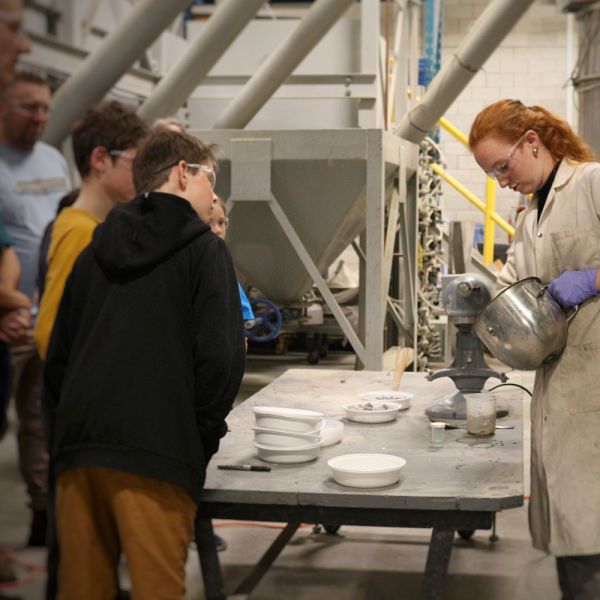Atelier au laboratoire de b&eacute;ton.