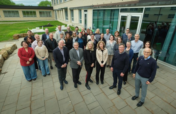 Une partie de l'&eacute;quipe de collaboratrices et de collaborateurs en d&eacute;veloppement durable &agrave; l'UdeS