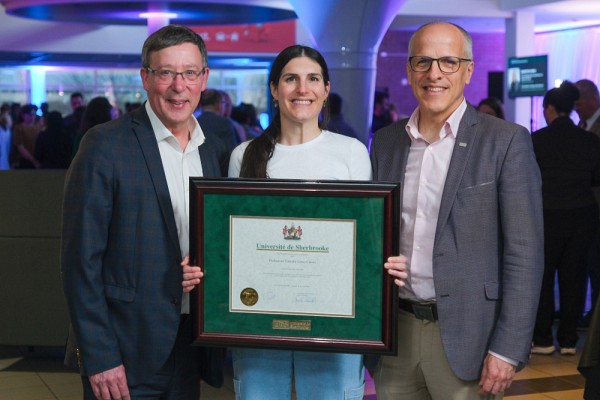 Gabrielle Garon-Carrier est professeure au D&eacute;partement de psycho&eacute;ducation de la Facult&eacute; d&rsquo;&eacute;ducation et titulaire de la Chaire de recherche du Canada sur la pr&eacute;paration &agrave; l&rsquo;&eacute;cole, l&rsquo;inclusion des populations vuln&eacute;rables et l&rsquo;adaptation sociale. Elle est laur&eacute;ate du prix Tremplin en recherche et cr&eacute;ation dans la cat&eacute;gorie Sciences humaines et sociales.