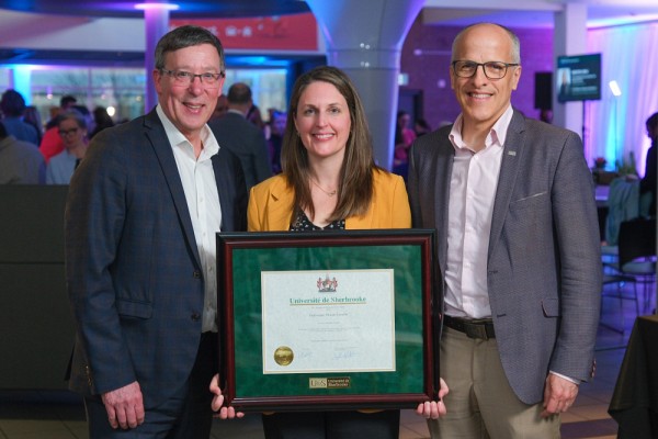 Myriam Lemelin est professeure au D&eacute;partement de g&eacute;omatique appliqu&eacute;e de la Facult&eacute; des lettres et sciences humaines et titulaire de la Chaire de recherche du Canada en t&eacute;l&eacute;d&eacute;tection de la g&eacute;ologie nordique et spatiale. Elle est laur&eacute;ate du prix Tremplin en recherche et cr&eacute;ation dans la cat&eacute;gorie Sciences naturelles et g&eacute;nie.