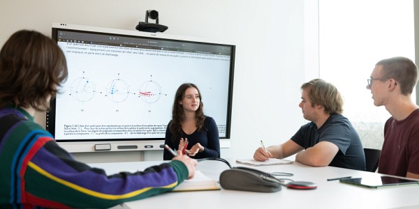 &Agrave; la Facult&eacute; des sciences de l&rsquo;UdeS, des jeunes qui plongent dans le baccalaur&eacute;at en sciences de l'information quantique sont d'embl&eacute;e en accord avec la poursuite des objectifs de d&eacute;veloppement durable int&eacute;gr&eacute;s dans leur formation.