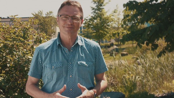 Jean-Fran&ccedil;ois Roos, charg&eacute; de cours &agrave; l&rsquo;&Eacute;cole de travail social, souhaite depuis longtemps mettre en place des outils p&eacute;dagogiques &agrave; jour, non seulement pour ses groupes &eacute;tudiants, mais &eacute;galement pour les autres &eacute;tablissements d&rsquo;enseignement et les personnes professionnelles en exercice.