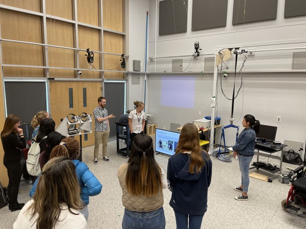 Les &eacute;tudiantes et &eacute;tudiants ont assist&eacute;s &agrave; six ateliers rotatifs au 3IT afin de d&eacute;couvrir diff&eacute;rentes technologies.