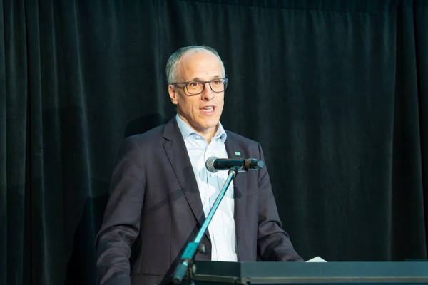 Le professeur&nbsp;et recteur, Pierre Cossette.