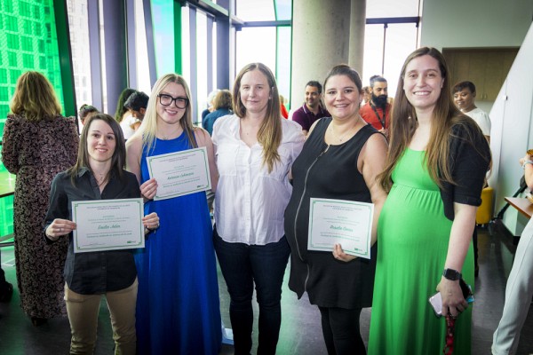 &Eacute;milie Jobin, Katerine Lehmann, Eva Monson (professeure au Service sur les d&eacute;pendances), Rosalie Genois et Rebecca Scheurich (coordonnatrice)