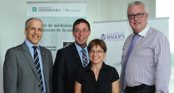Le Pr Pierre Cossette, doyen de la FMSS, le Pr Jean-Pierre Perreault, vice-doyen &agrave; la recherche et aux &eacute;tudes sup&eacute;rieures de la FMSS, la Pre Estelle Chamoux, du D&eacute;partement de biologies de l'Universit&eacute; Bishop's et Mr. Miles Turnbull, vice-principal acad&eacute;mique &agrave; l'Universit&eacute; Bishop's lors de l'annonce du renouvellement de l'entente entre les deux &eacute;tablissements.