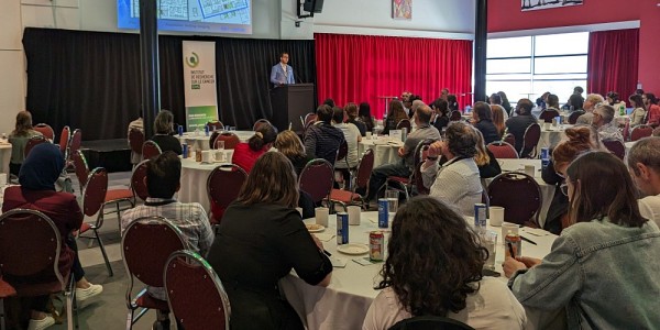 Le conf&eacute;rencier invit&eacute; Ramy R. Saleh, oncologue m&eacute;dical du Cedars Cancer Center et directeur m&eacute;dical de l&rsquo;Unit&eacute; de recherche de phase I du Centre de m&eacute;decine innovatrice (CMI), du Centre universitaire de sant&eacute; McGill