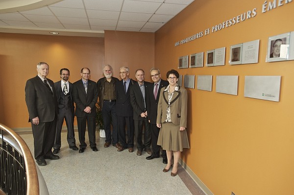 Jean-Marc Lalancette, professeur &eacute;m&eacute;rite (1998), Claude Spino, vice-doyen &agrave; la recherche, Richard Blouin, secr&eacute;taire de facult&eacute;, Laurent G. Caron et Normand Larochelle (1992), professeurs &eacute;m&eacute;rites, Jean Goulet, vice-doyen &agrave; l&rsquo;enseignement, Serge Jandl, doyen de la Facult&eacute; des sciences, et la rectrice Luce Samoisette.