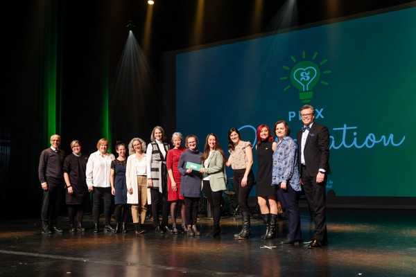 L&rsquo;&eacute;quipe du Centre d&rsquo;action en pr&eacute;vention et r&eacute;adaptation de l&rsquo;incapacit&eacute; au travail (CAPRIT), accompagn&eacute;e du recteur, Pierre Cossette, et du&nbsp;vice-recteur aux ressources humaines, Patrik Doucet.