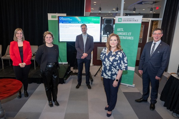 De gauche &agrave; droite&nbsp;: Pam&eacute;la Vachon, professionnelle de recherche au CRIFUQ; Pre Anick Lessard, doyenne de la Facult&eacute; des lettres et sciences humaines; Pr Wim Remysen, instigateur du projet; Genevi&egrave;ve H&eacute;bert, d&eacute;put&eacute;e de Saint-Fran&ccedil;ois; Pr Jean-Pierre Perreault, vice-recteur &agrave; la recherche et aux &eacute;tudes sup&eacute;rieures.
