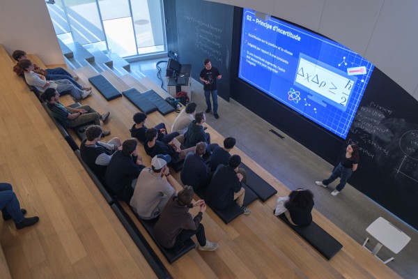 &Agrave; l'institut quantique, les scientifiques en herbe ont assist&eacute; &agrave; des pr&eacute;sentations vulgaris&eacute;es sur le principe d'incertitude, sur les quanta et sur l'exp&eacute;rience de Schr&ouml;dinger.