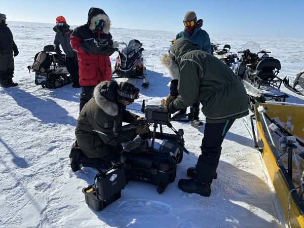 L'&eacute;quipe du professeur Langlois s'est rendue &agrave; Cambridge Bay en Arctique pour compl&eacute;ter sa collecte de donn&eacute;es.