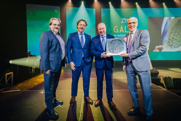 Luc Borduas a &eacute;t&eacute; le premier &agrave; se voir d&eacute;cerner le titre d'ambassadeur, engagement b&eacute;n&eacute;vole.