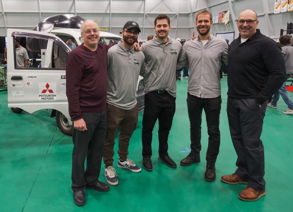 Le syst&egrave;me de propulsion novateur du mini-camion KeiV converti en v&eacute;hicule &eacute;lectrique a &eacute;t&eacute; mis &agrave; l&rsquo;&eacute;preuve sur le site de l&rsquo;a&eacute;roport.