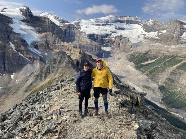 Simon Chamorro (gauche) et Samuel Hovington (droite) sont deux &eacute;tudiants de quatri&egrave;me ann&eacute;e en g&eacute;nie robotique. Ils effectuent leur stage &agrave; Station Main en Alberta pour le RDDC.
