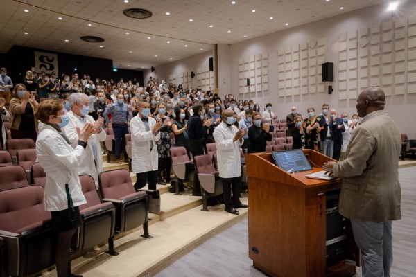 Inspirant, le professeur Aboubacar Ciss&eacute; a livr&eacute; une conf&eacute;rence fort appr&eacute;ci&eacute;e lors de la c&eacute;r&eacute;monie de cons&eacute;cration au professionnalisme et &agrave; l'externat, en novembre dernier.