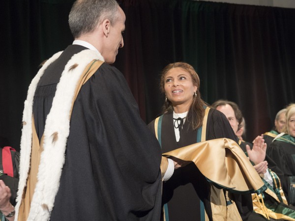 Pierre Cossette a v&eacute;cu de grandes &eacute;motions pour sa premi&egrave;re s&eacute;ance universitaire de remise de doctorat honorifique en tant que recteur de l'UdeS