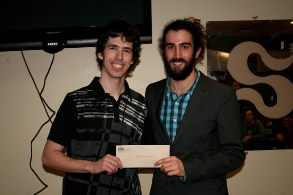 William Leclerc-Bellavance, en compagnie de Rodrigue Turgeon, responsable &agrave; la condition &eacute;tudiante et aux droits &eacute;tudiants &agrave; la FEUS.