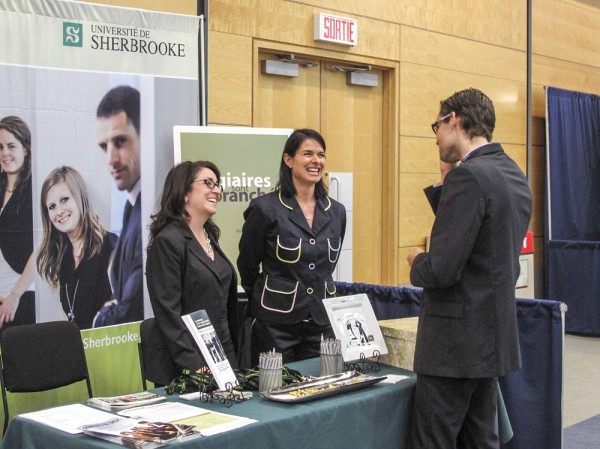 Le kiosque de la Facult&eacute; de droit et du Service des stages et du placement&nbsp;de l'UdeS.