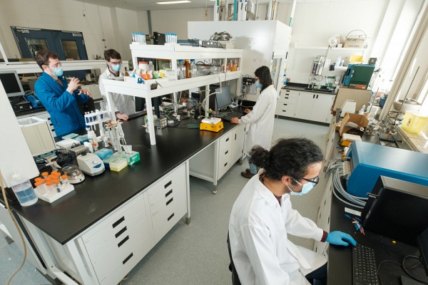 Le montant re&ccedil;u permettra l'acquisition de l'&eacute;quipement n&eacute;cessaire pour la fabrication des biocapteurs produits par l'&eacute;quipe du professeur Dauphin Ducharme.