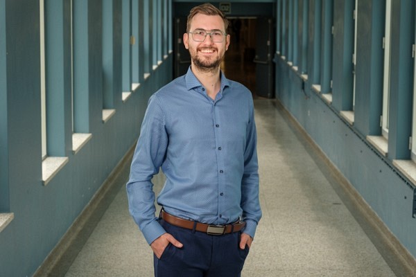 Pierre-Luc Valli&egrave;res, a Ph.D. student at the University of Sherbrooke, is studying the possibility of using calcined clay in cement, which could significantly reduce CO2 emissions.