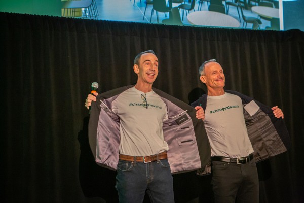 Les doyens de la Facult&eacute; de g&eacute;nie et de l'&Eacute;cole de gestion, Jean Proulx et Jean Roy, ont pr&eacute;sent&eacute; les projets mobilisateurs de leurs facult&eacute;s avec humour et camaraderie.