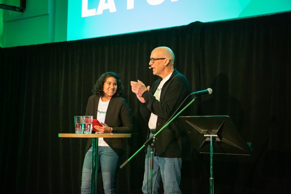 Claude Villeneuve, directeur &agrave; l&rsquo;&Eacute;cole de gestion, donateur et b&eacute;n&eacute;vole interne pour la Grande Campagne, et Evelyne Mottais, doctorante &agrave; la Facult&eacute; d&rsquo;&eacute;ducation, ont anim&eacute; la soir&eacute;e avec brio, &agrave; la mani&egrave;re d'une conf&eacute;rence Ted.