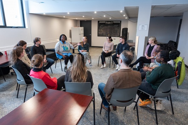 Lors de l'atelier d'improvisation offert par&nbsp;Fabiola Nyrva Aladin &agrave; la communaut&eacute; de la Facult&eacute; d'&eacute;ducation le 25 janvier dernier.