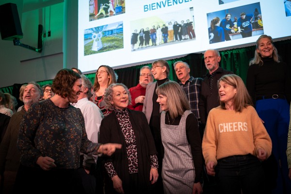Les membres du Ch&oelig;ur Campus de l'UdeS ont brill&eacute; lors d'une prestation &eacute;nergique fort appr&eacute;ci&eacute;e pendant le lancement.