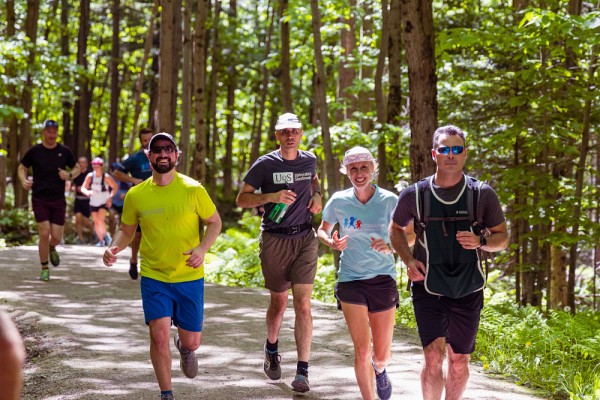 De la course en sentiers aux jeux de soci&eacute;t&eacute;, en passant par le yoga et un atelier sur le rire, les activit&eacute;s propos&eacute;es &eacute;taient vari&eacute;es et adapt&eacute;es aux int&eacute;r&ecirc;ts de toutes et tous.