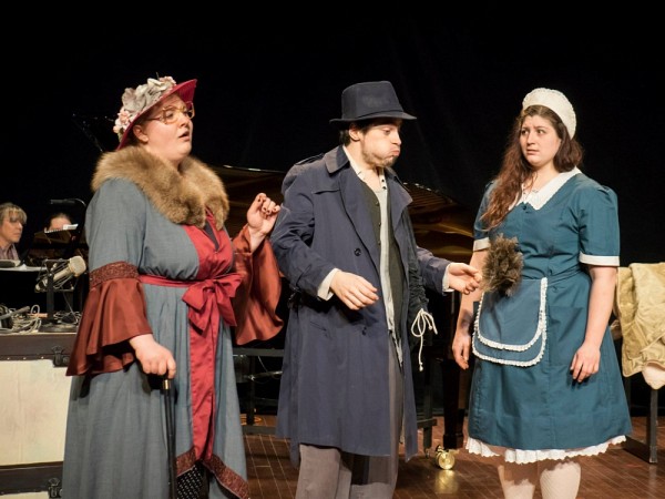 Laetitia (Pascale Raymond), Bob (Simon Landry) et Mademoiselle Todd (Tabitha Brasso-Ernst) - The Old Maid and the Thief de Gian Carlo Menotti