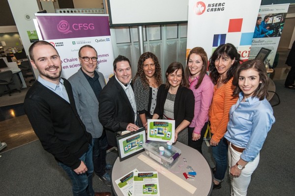 Les membres de l'&eacute;quipe ayant travaill&eacute; &agrave; l'&eacute;laboration de la trousse didactique Safari-photo au Labo-Sph&egrave;re.