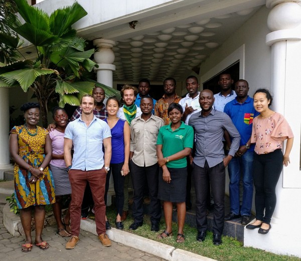 Berthi&eacute; Gouin-Ferland (3e personne &agrave; partir de la gauche) lors d'un stage au Ghana, en Afrique, &agrave; l'&eacute;t&eacute; 2017, chez MBC Africa